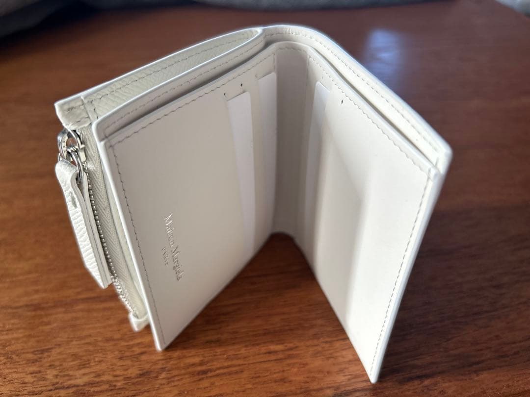マルジェラ二つ折り財布off-white 未使用品