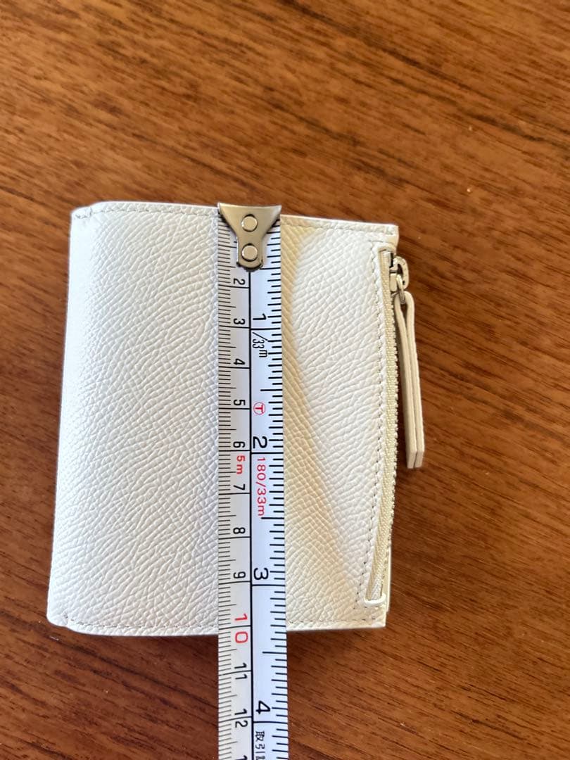 マルジェラ二つ折り財布off-white 未使用品