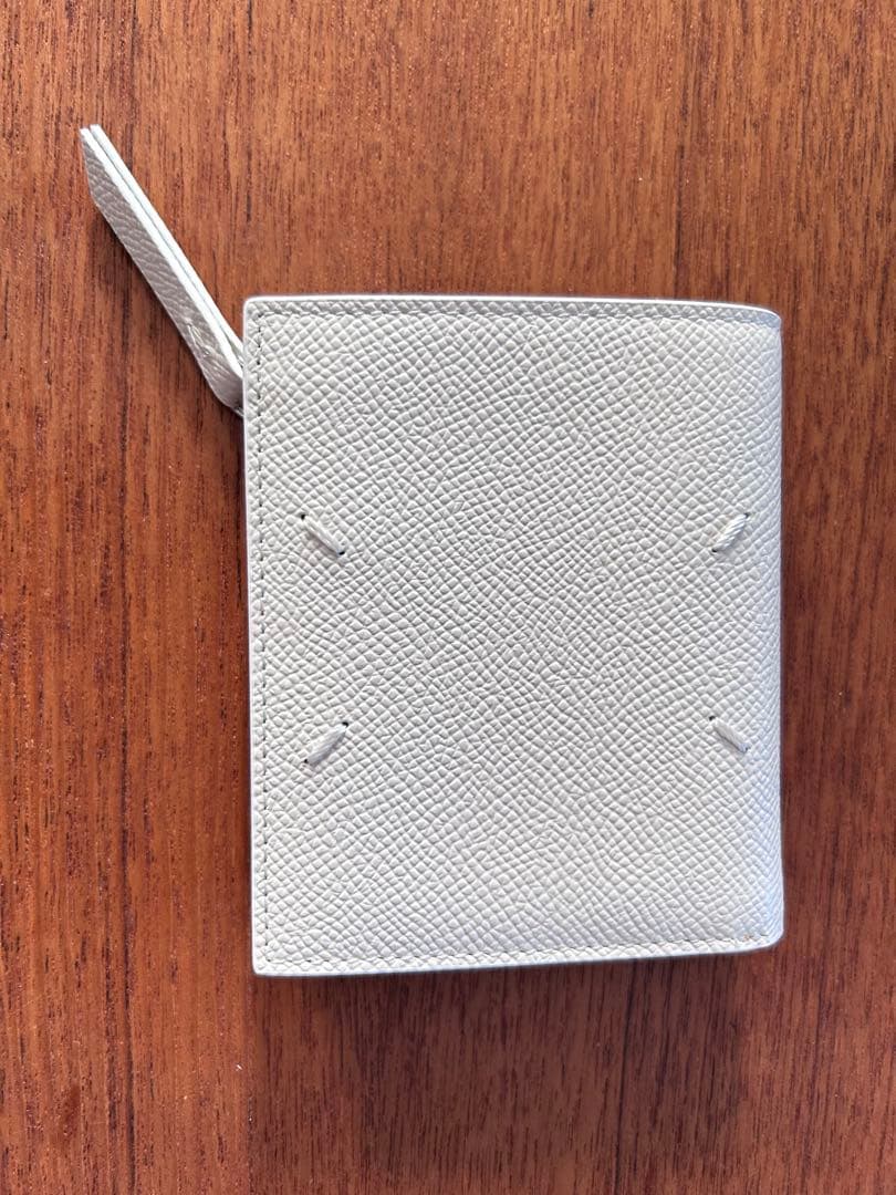 マルジェラ二つ折り財布off-white 未使用品