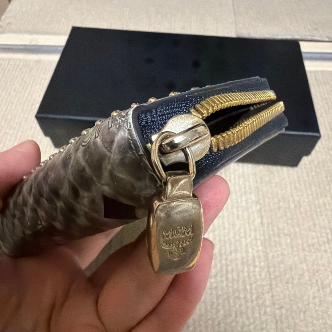 MCM エンボス加工 長財布 グレー系　美品