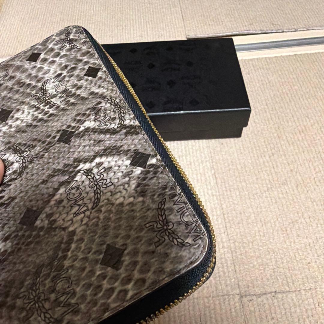 MCM エンボス加工 長財布 グレー系　美品