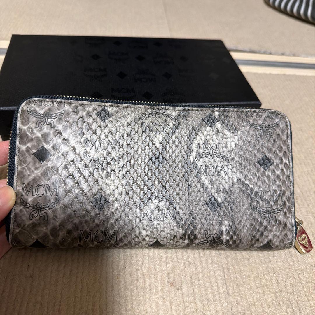 MCM エンボス加工 長財布 グレー系　美品