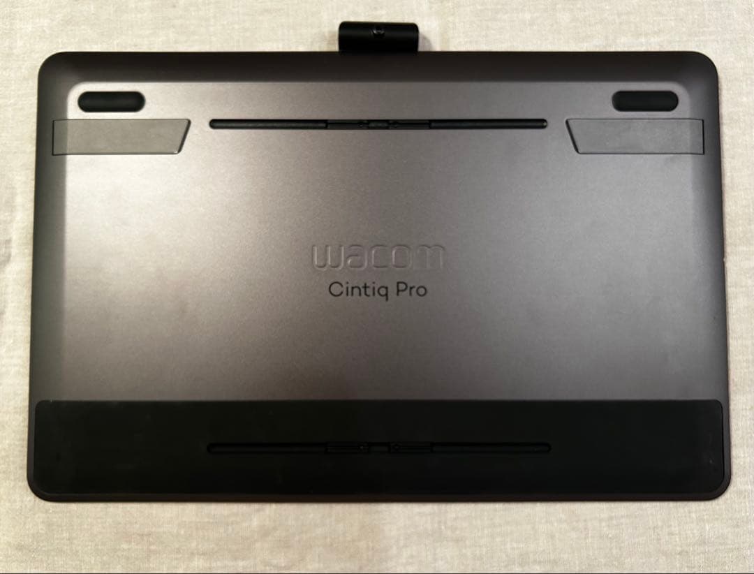 Wacom Cintiq Pro DTH1320液晶ペンタブレット　液タブ