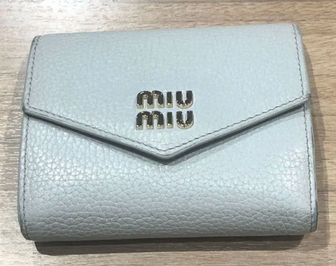 美品正規品 miumiu ヴィッテロダイノレザー 折り財布