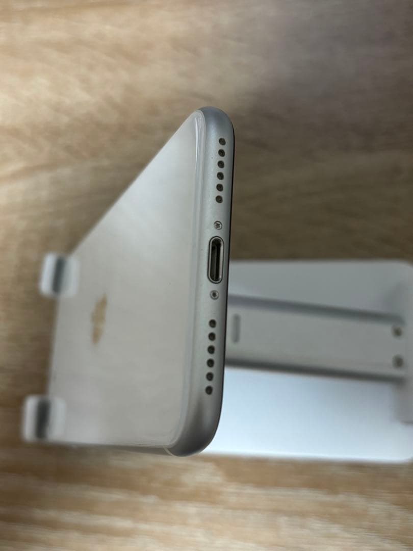 iPhone SE第2世代128GB バッテリー100% 美品 SIMフリー