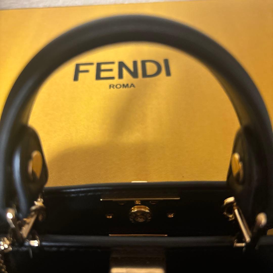 FENDIナノピーカブー