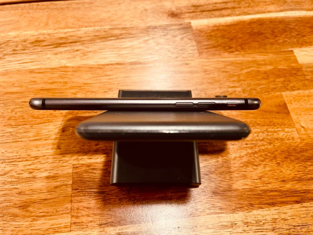 ③美品 Apple iPhone8 64GB ブラック SIMロック解除済み