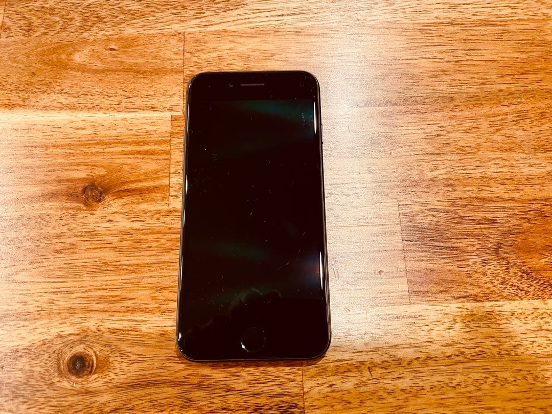 ③美品 Apple iPhone8 64GB ブラック SIMロック解除済み