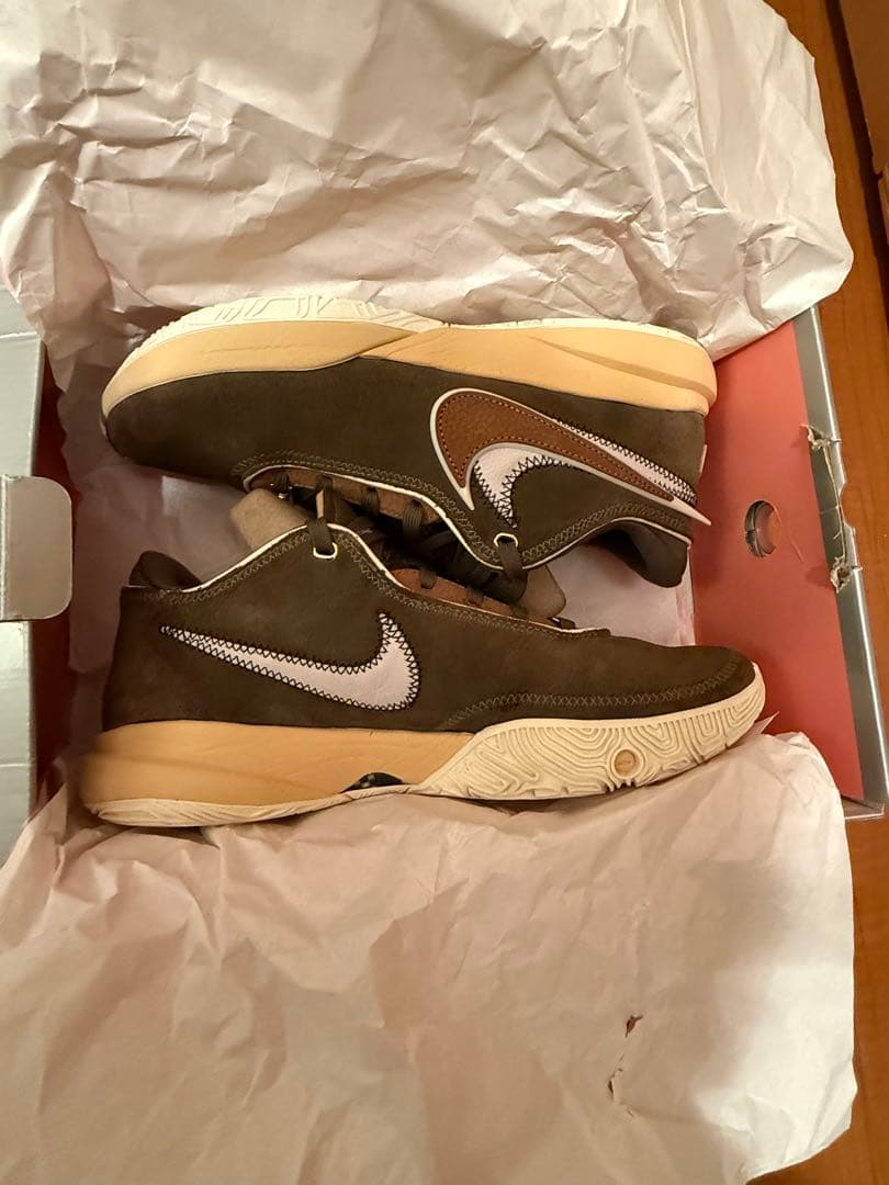 シューズ(男性用) Nike LeBron 20 \"Olive Suede\"