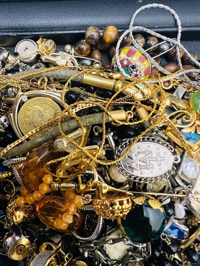 【生前整理　遺品整理】ネックレス　ブローチ　イヤリング　他　アクセサリーおまとめ