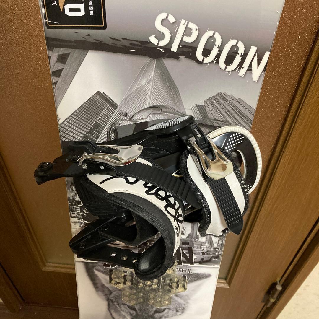 SPOON 130cm FLAT LIBERAL スノーボード　ビンディング付き