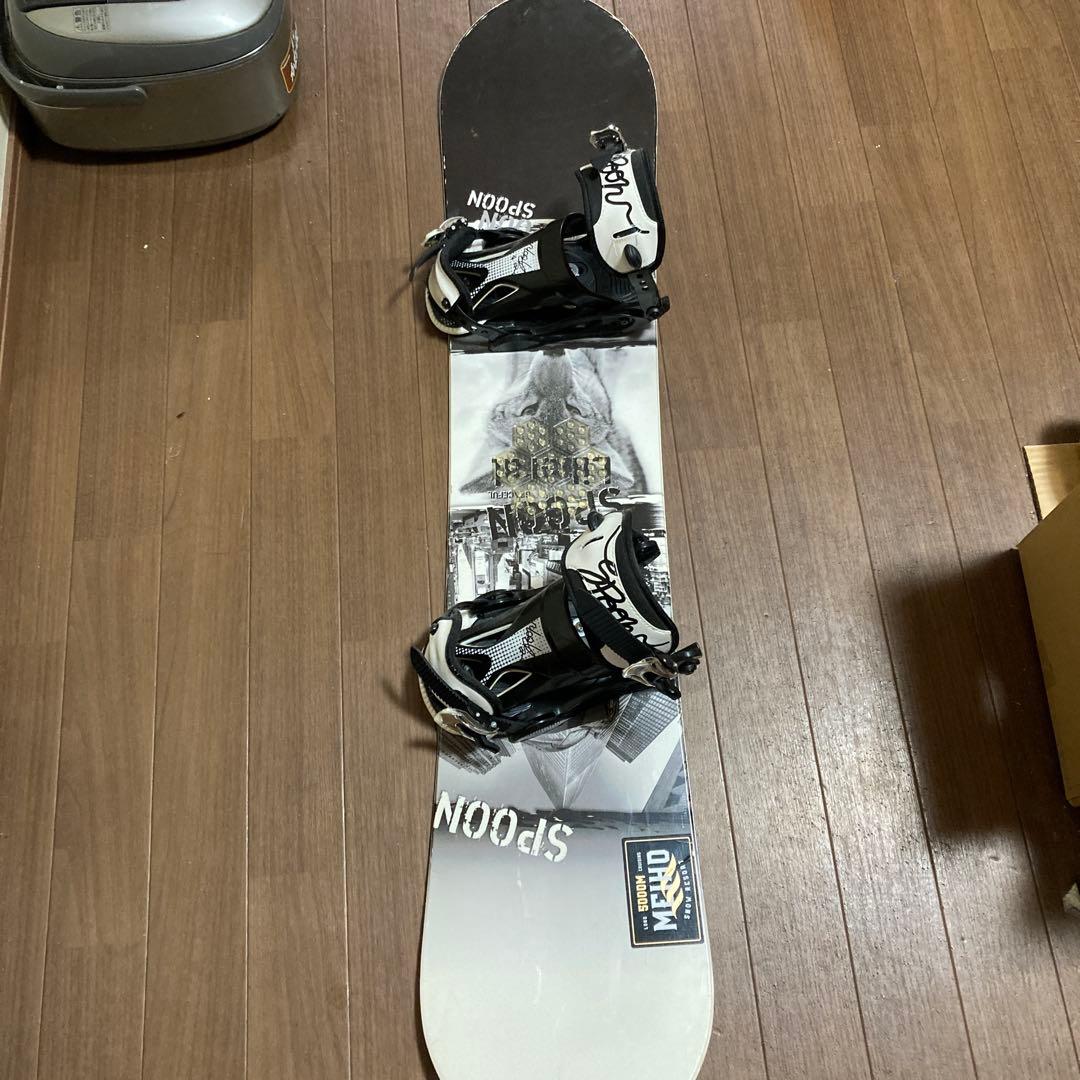 SPOON 130cm FLAT LIBERAL スノーボード　ビンディング付き