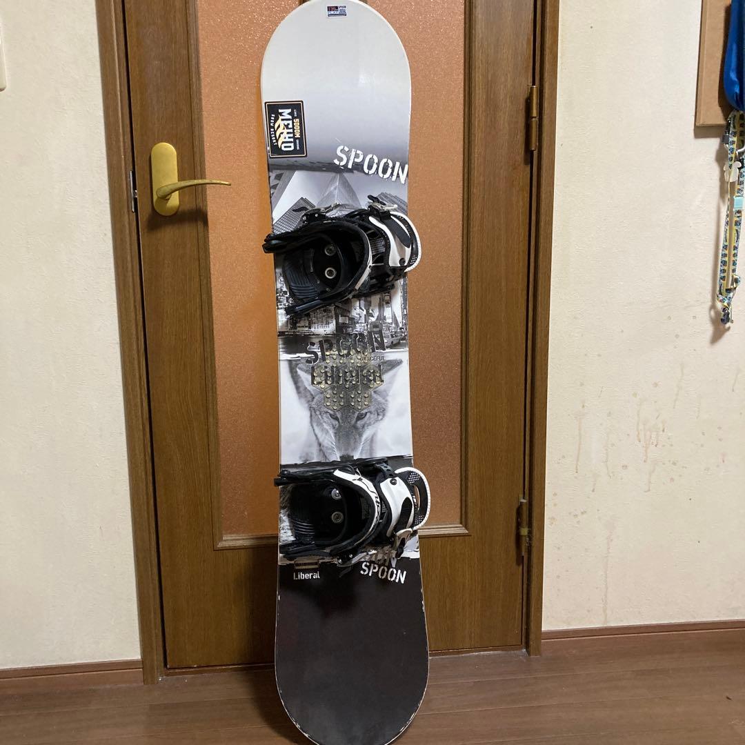 SPOON 130cm FLAT LIBERAL スノーボード　ビンディング付き