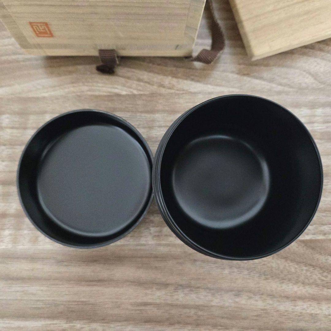 黒い木製棗 金色の花模箱付き