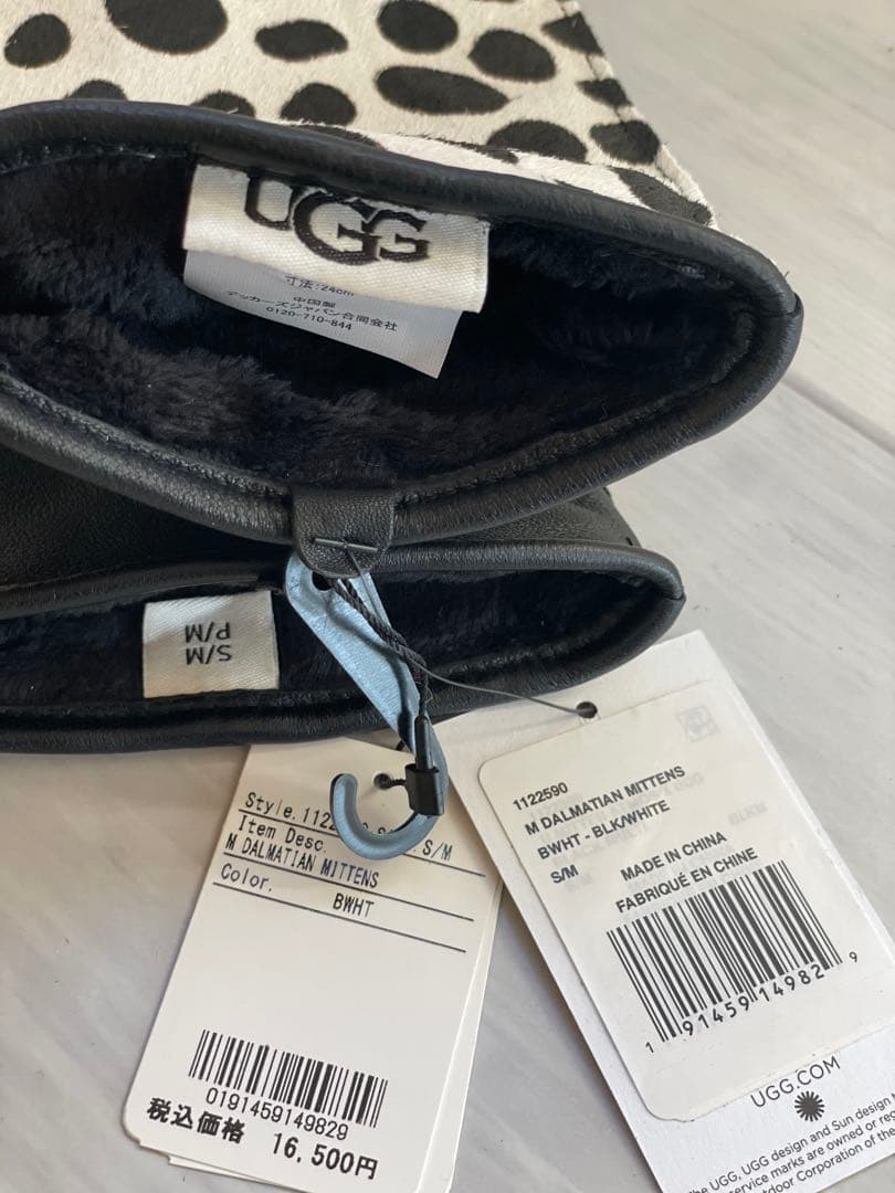 【専用ルイ1世様】UGG ダルメシアン柄 ミトン M 新品未使用タグ付き　ハラコ