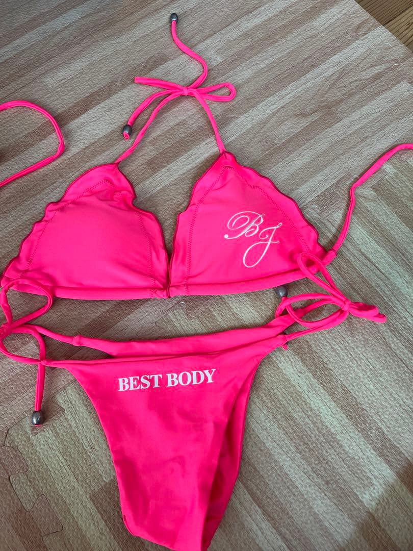 ベストボディジャパン　ビキニ　ネオンピンク
