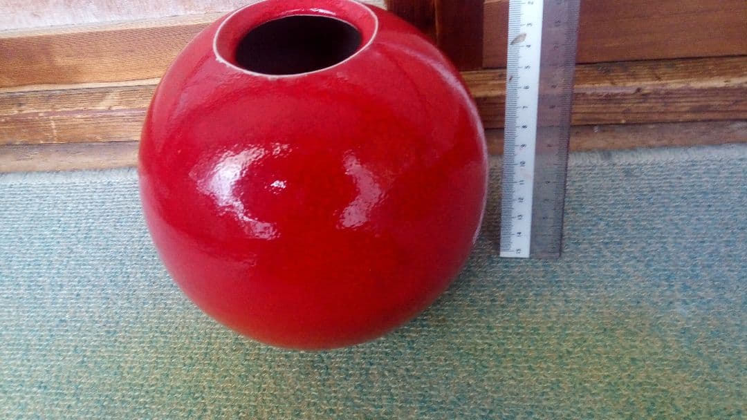 故荒木俊雄作赤釉薬丸花器