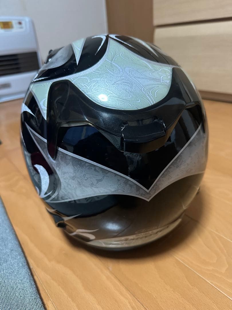 ま*る様 Arai フルフェイスヘルメット ブラック/シルバー