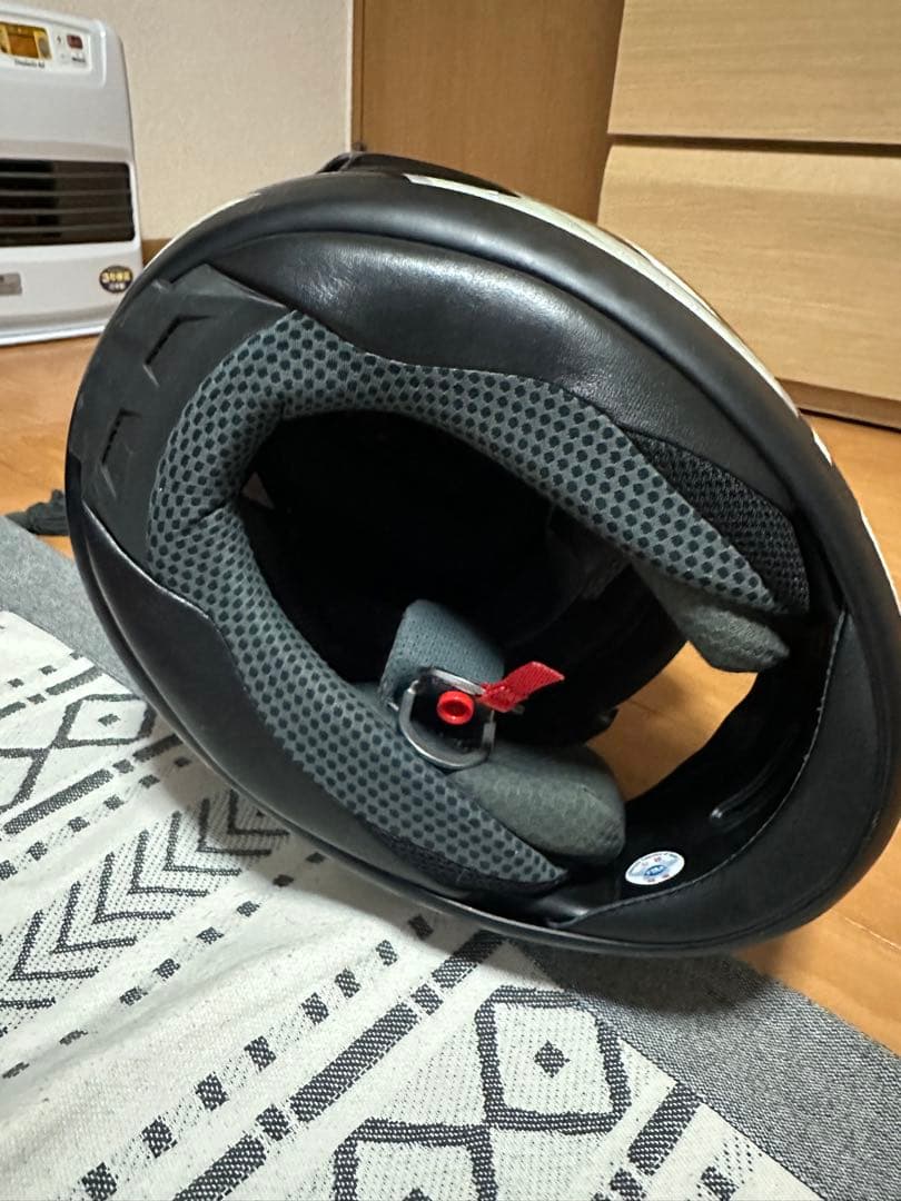 ま*る様 Arai フルフェイスヘルメット ブラック/シルバー