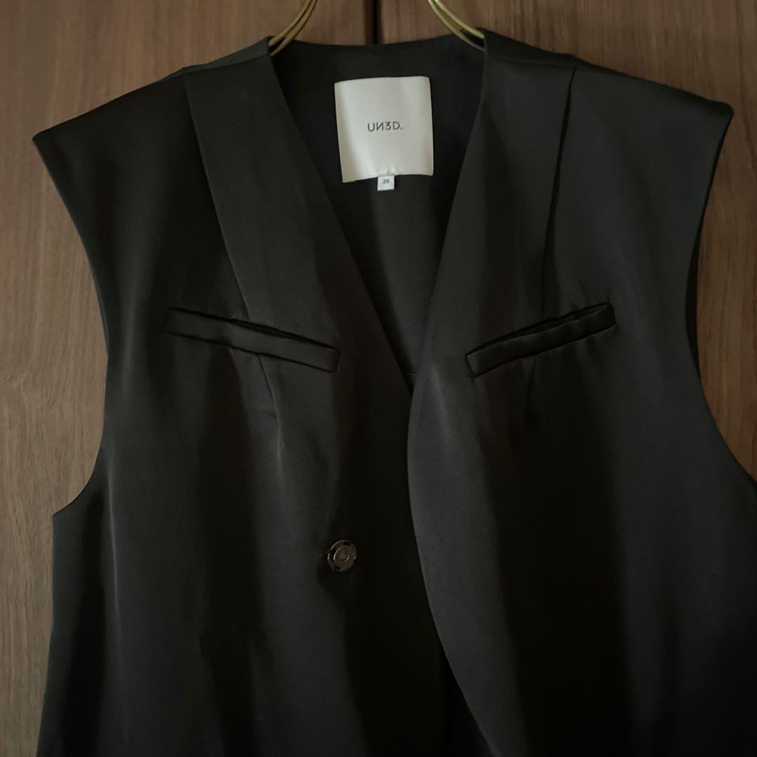 UN3D. サテンベスト