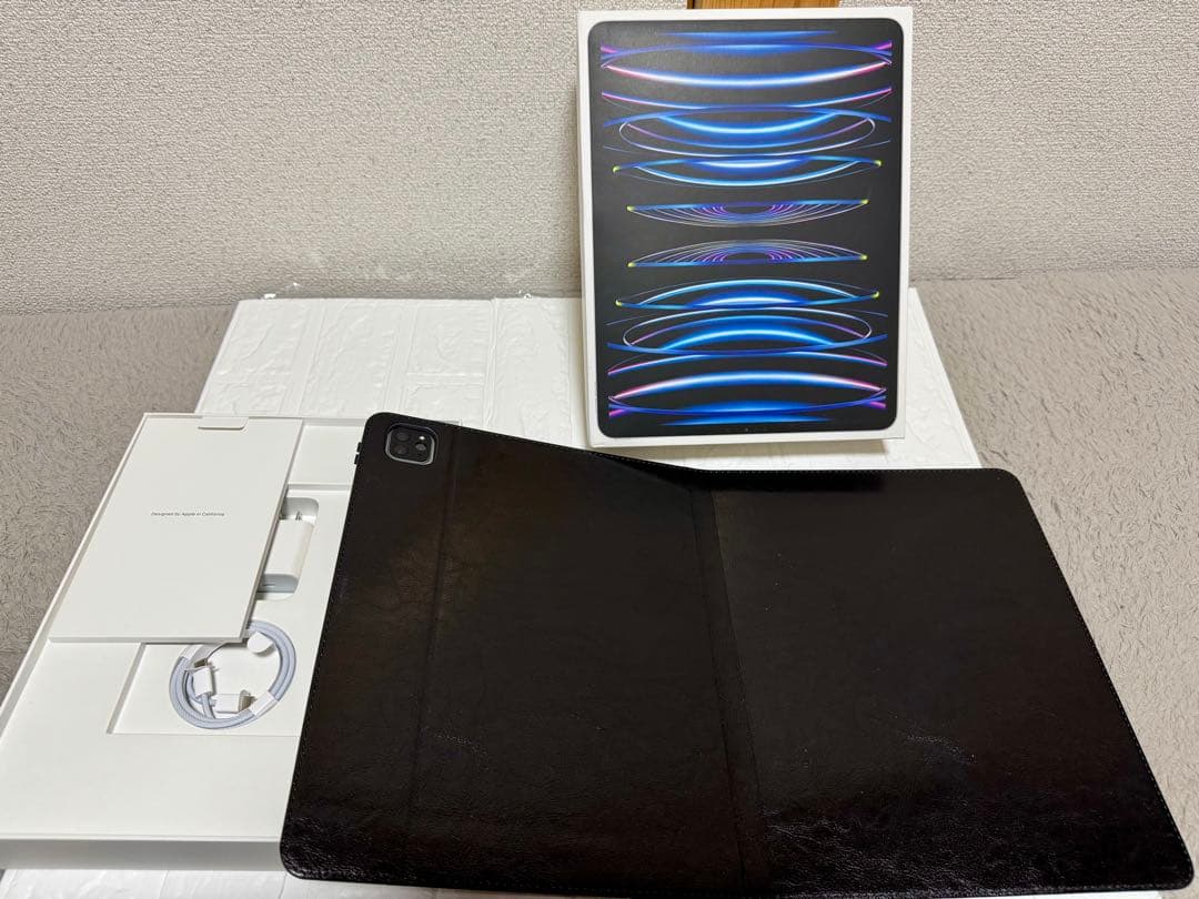 極美品 iPad Pro 12.9 第6世代128GBシルバー 箱・本革ケース付