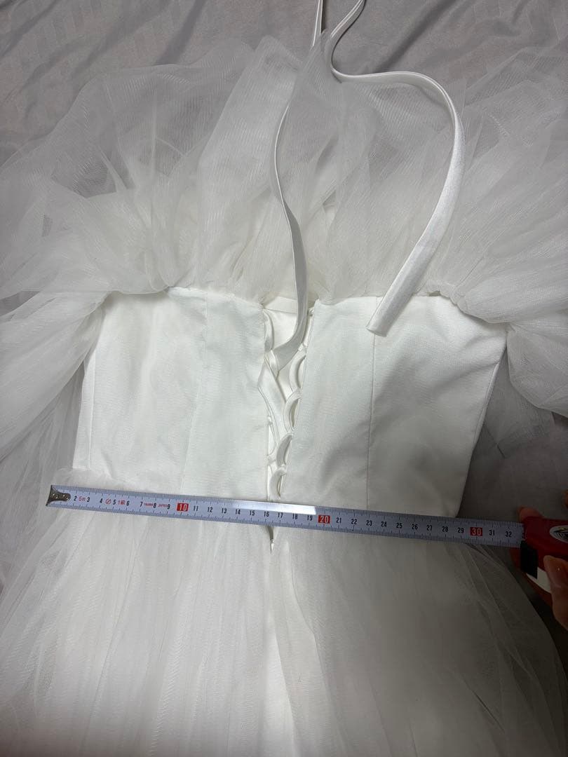 ホワイトオフショルダー　ウェディングドレス　ハツコエンドウruna風