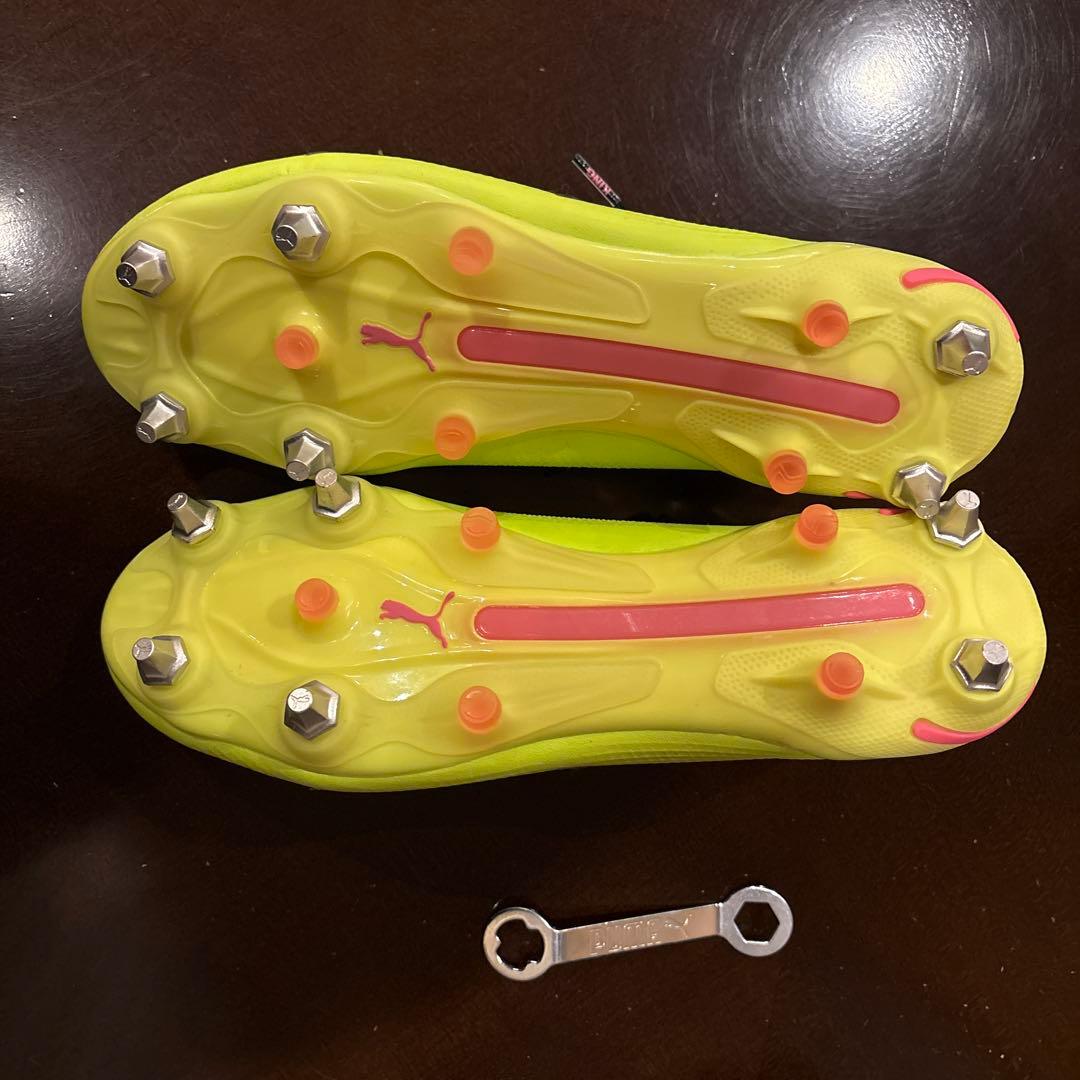 プーマキングアルティメットMxSG 取り返し式天然芝用