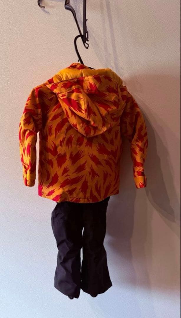 ！！yu⭐︎です！！Burton 子ども用スノーボードウェアセット　4T