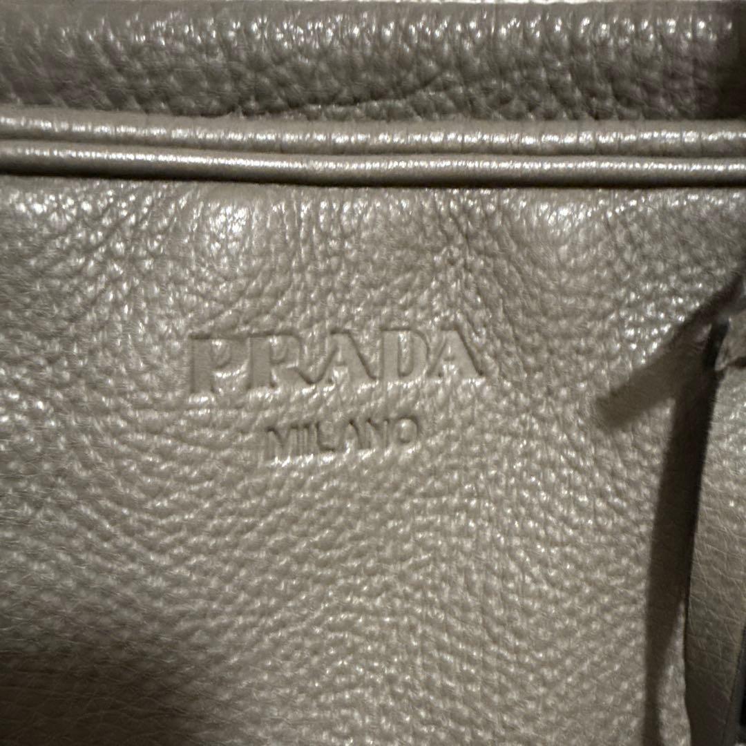 ハンドバッグ　PRADA レザーバッグ　グレー