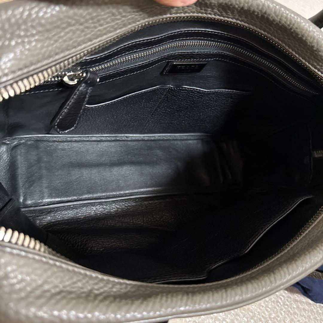 ハンドバッグ　PRADA レザーバッグ　グレー