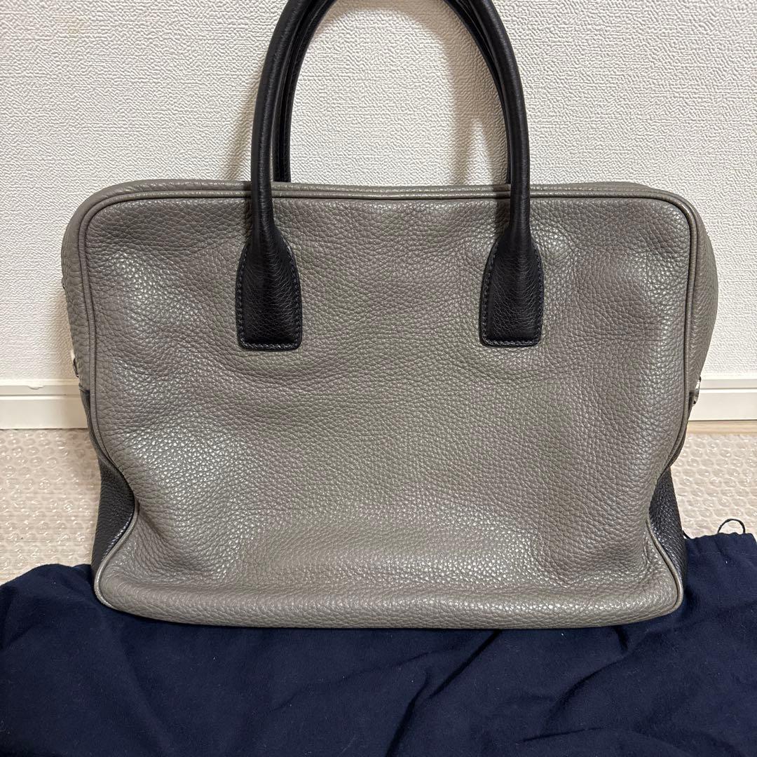 ハンドバッグ　PRADA レザーバッグ　グレー