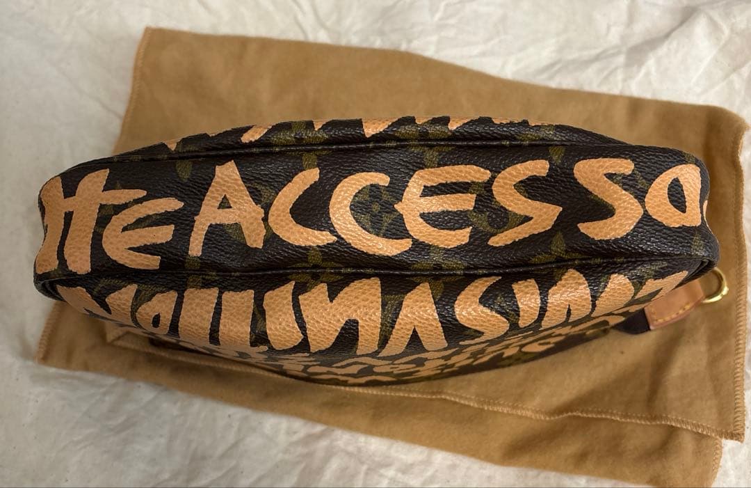 ルイヴィトンLouis Vuittonモノグラムアクセソワール グラフィティー