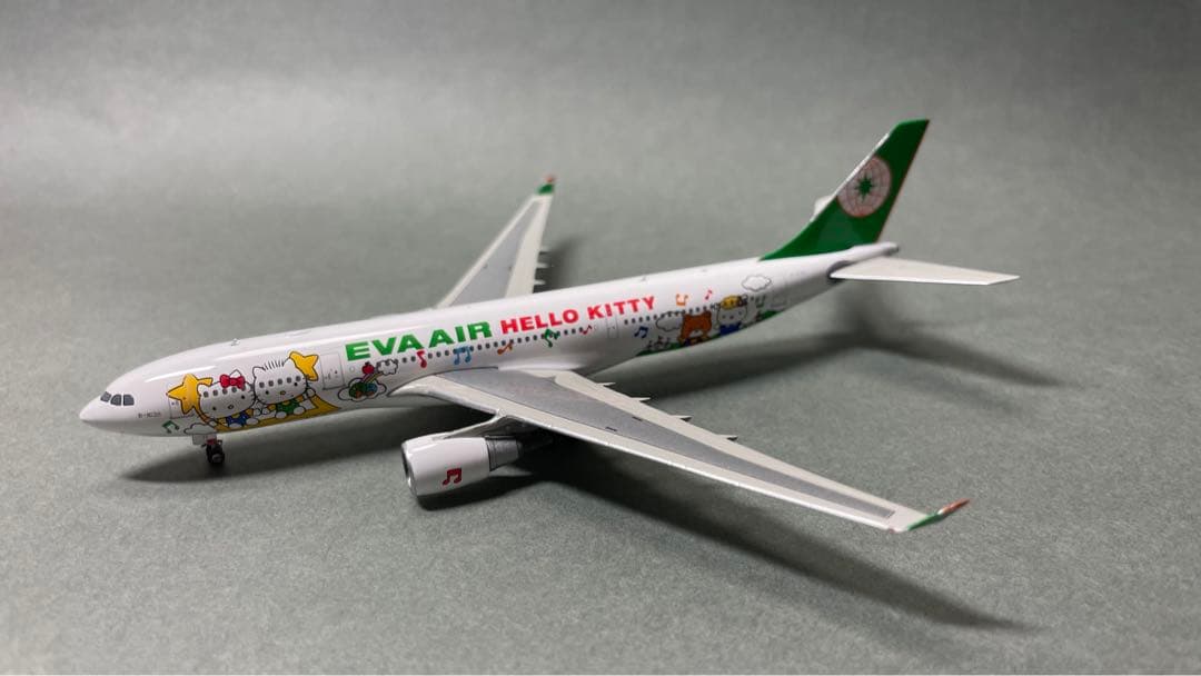 航空機・ヘリコプター phoenix Airbus A330-2 EVAAIR Hellokitty