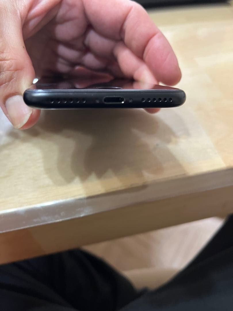 iPhone SE 第2世代　64GB バッテリー容量86%