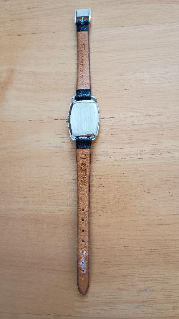 MOVADO 手動式アナログ腕時計