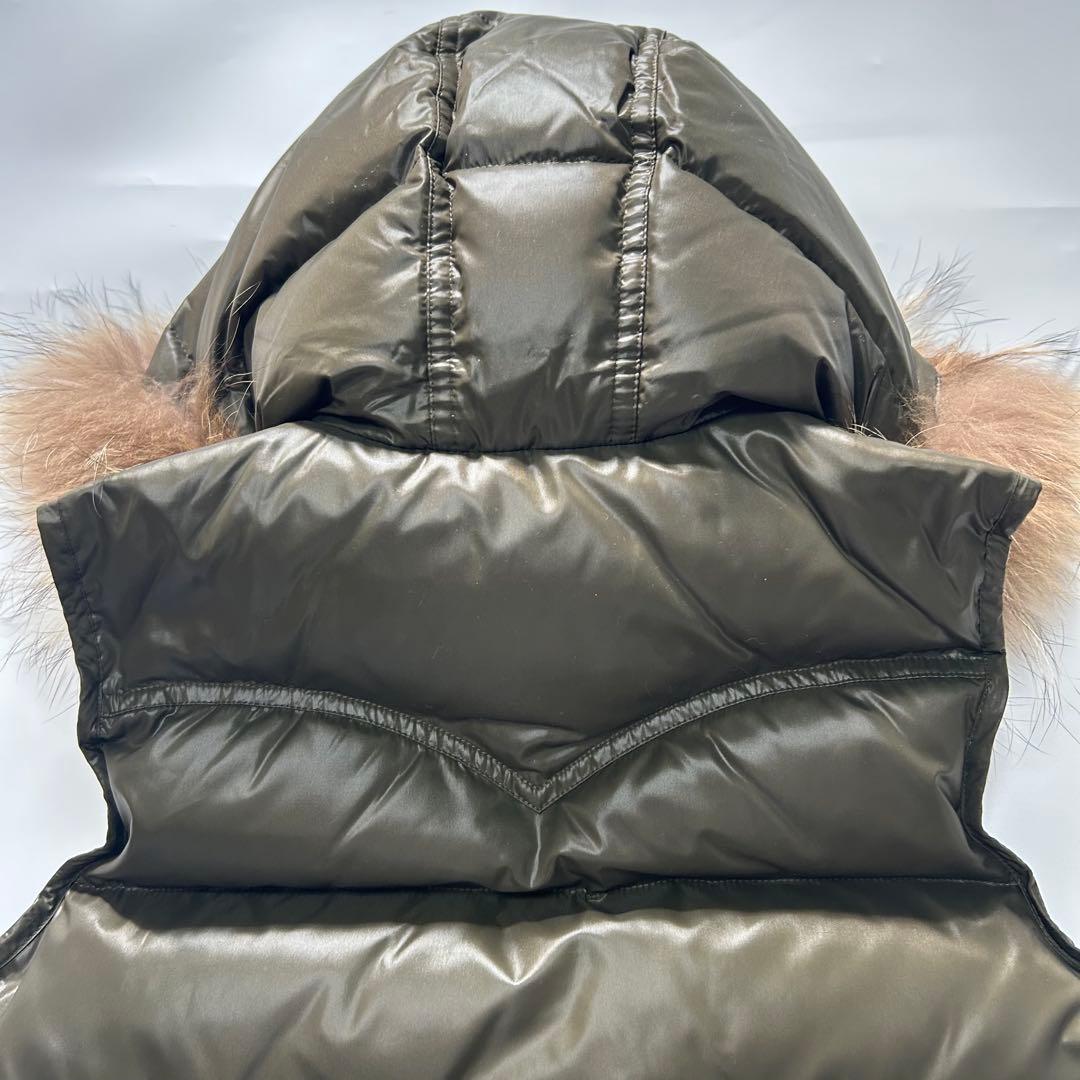 美品✨　バーバリー ダウンベスト リアルファー　ロゴ刺繍　カーキ　チェック　②