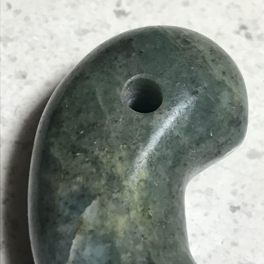 糸魚川産　青系　翡翠　ヒスイ　まがたま　勾玉