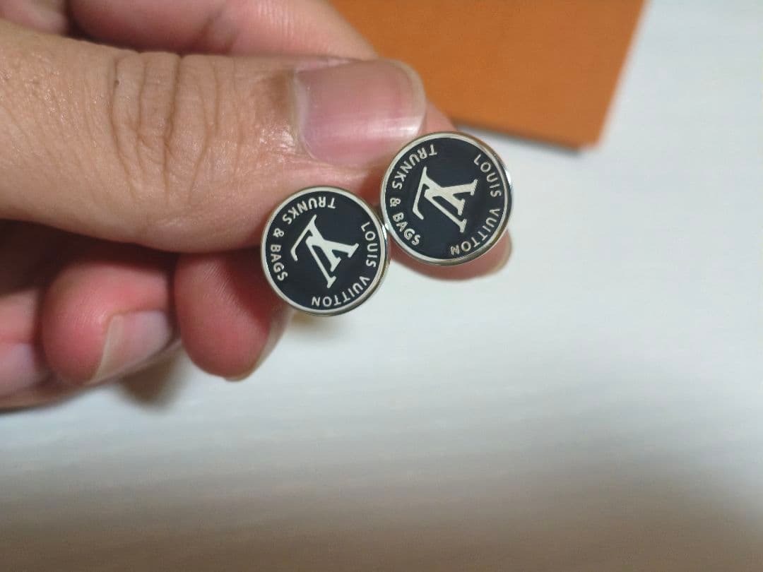 ルイヴィトン カフス LVアワード