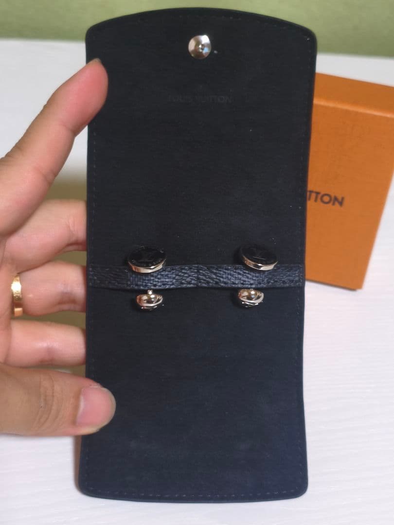 ルイヴィトン カフス LVアワード