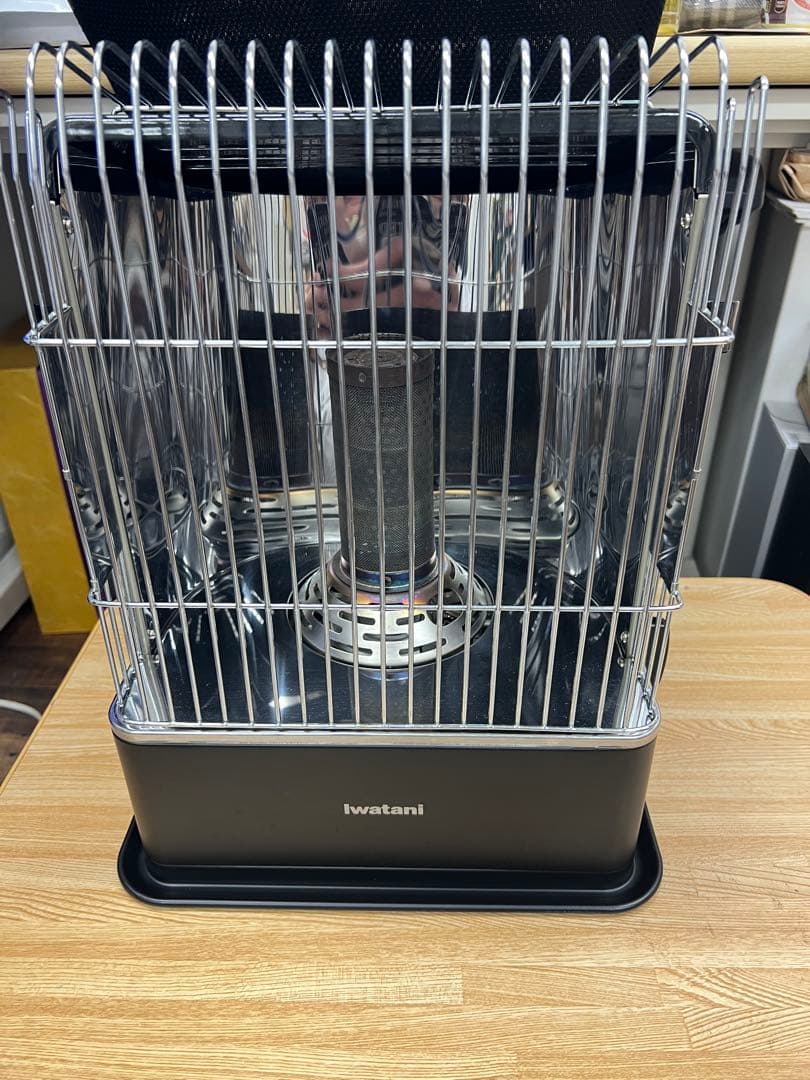 イワタニ　カセットガスストーブ　箱有り