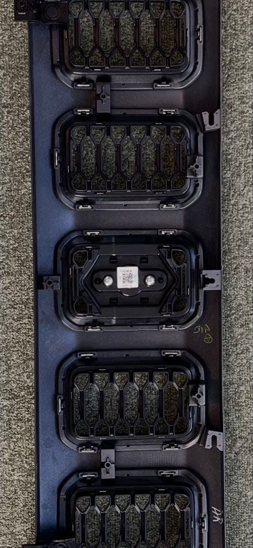 スズキ ジムニーノマド JC74W 純正フロントグリル　新車外し