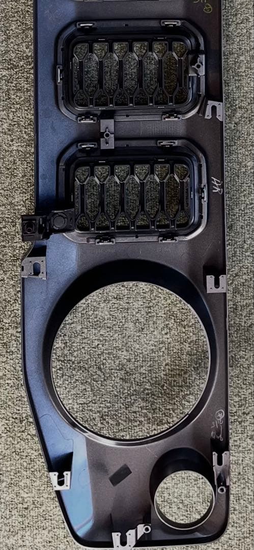 スズキ ジムニーノマド JC74W 純正フロントグリル　新車外し