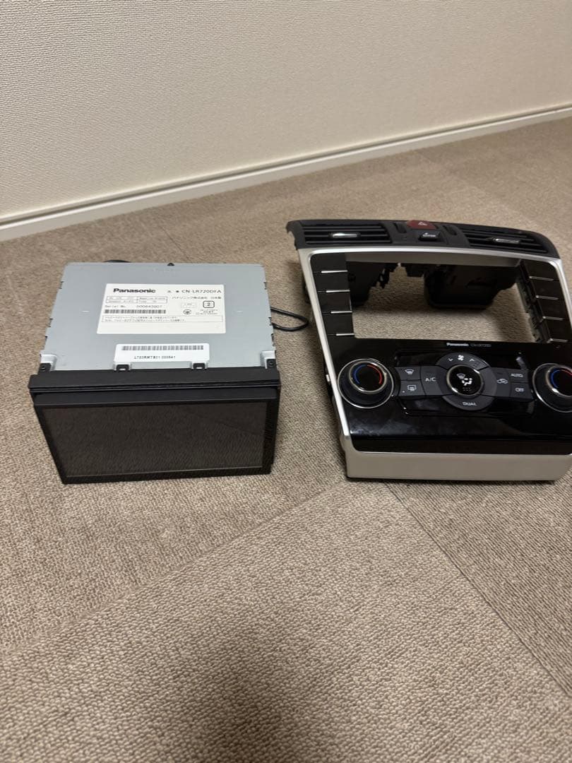 vm レボーグ　パナソニック純正ナビ　CN-LR720D