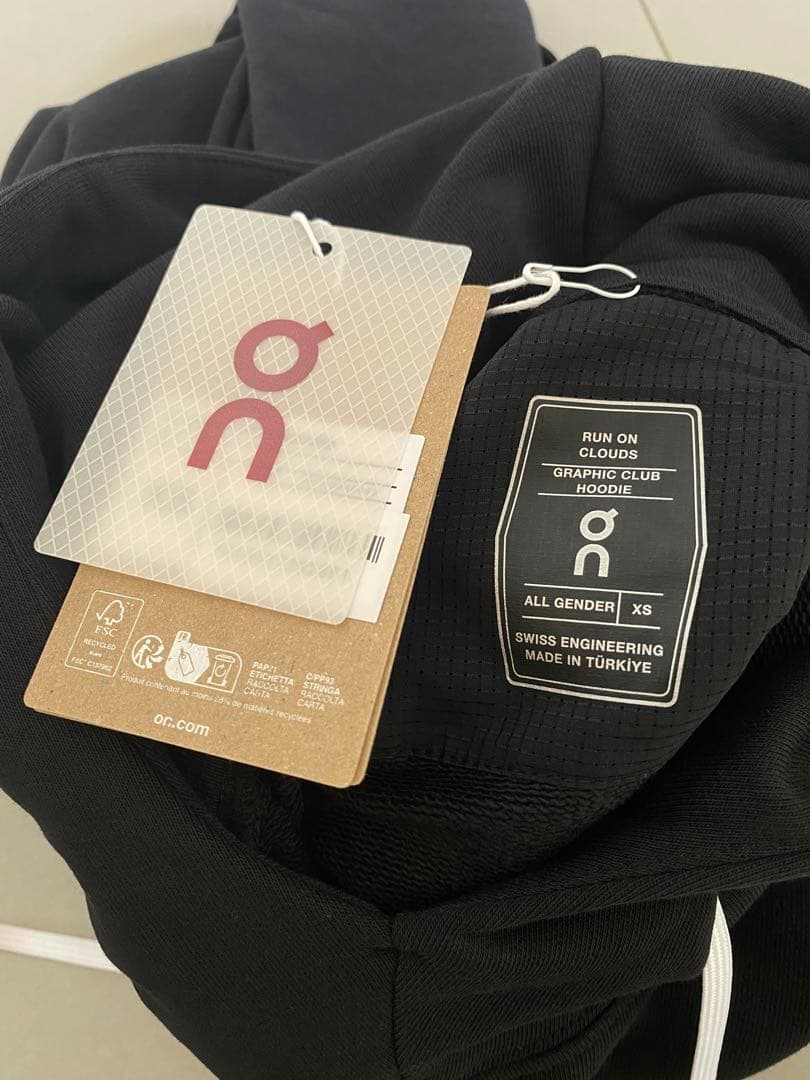 オン　ON 限定パーカー　XS 新品未使用　紙タグ付き