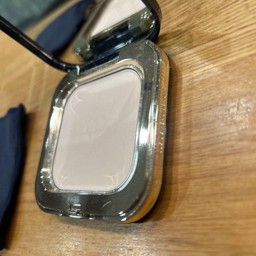 クレ・ド・ポー ボーテ　 プードルコンパクトエサンシエルn