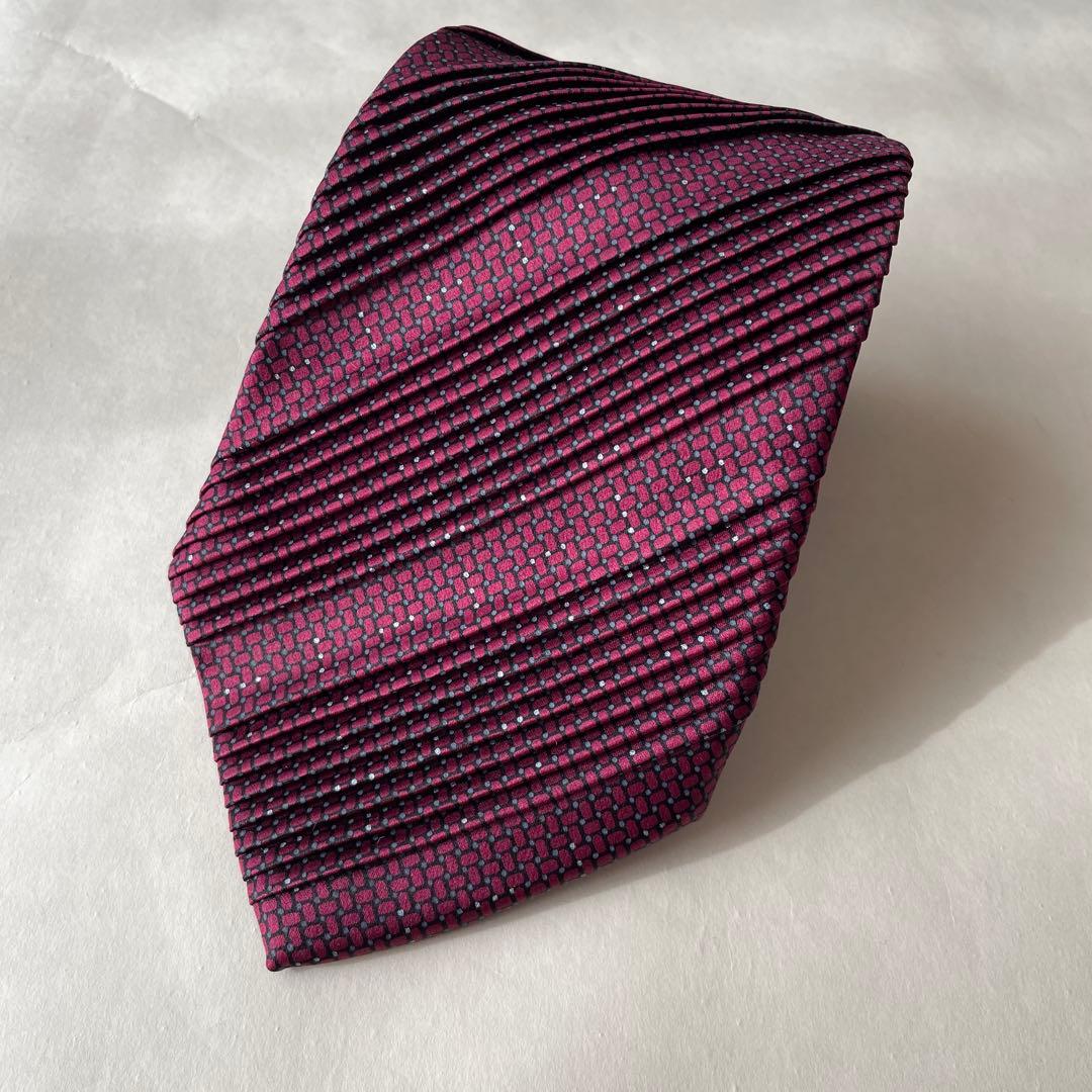 【ネクタイ】 BRIONi シルクプリーツ加工　フォーマル　紫と黒のストライプ