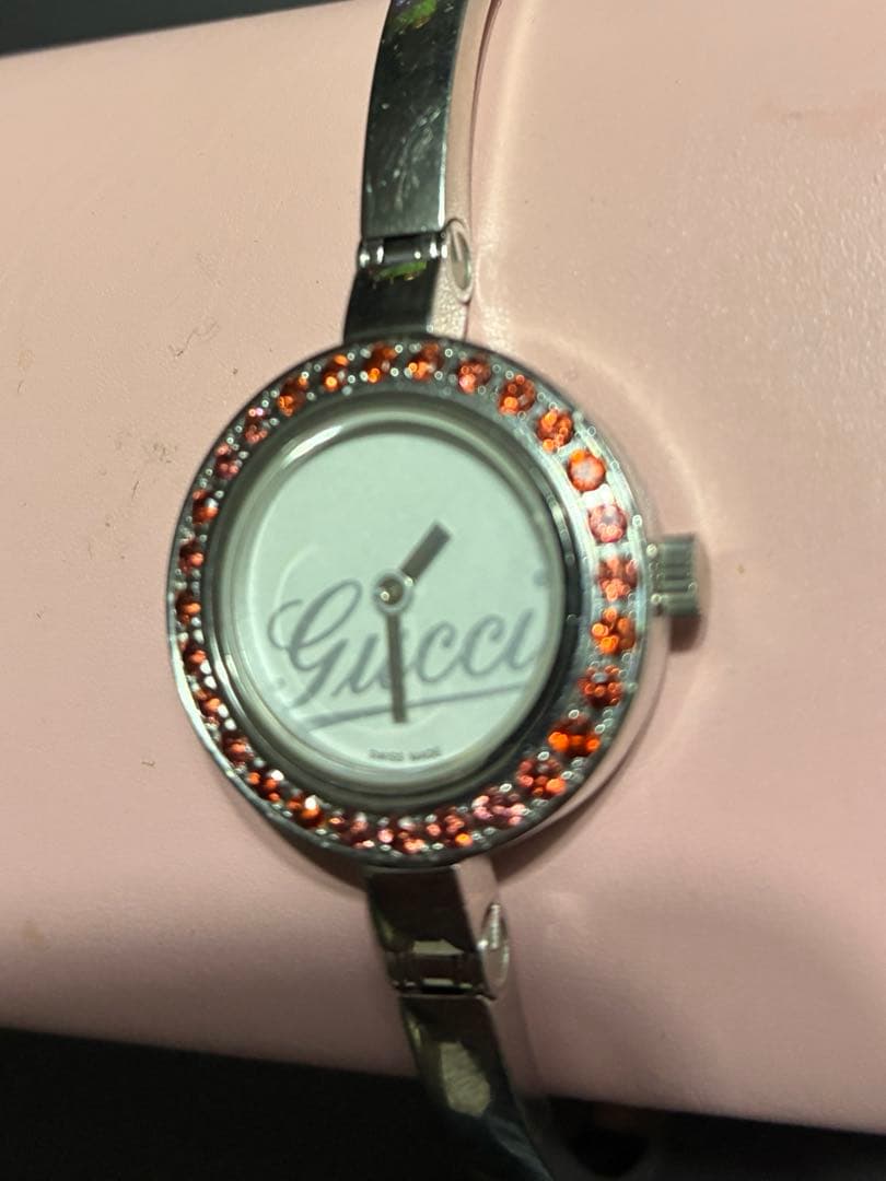 【動作品】Gucci 腕時計(クォーツ) シルバー ガーネット色ストーン