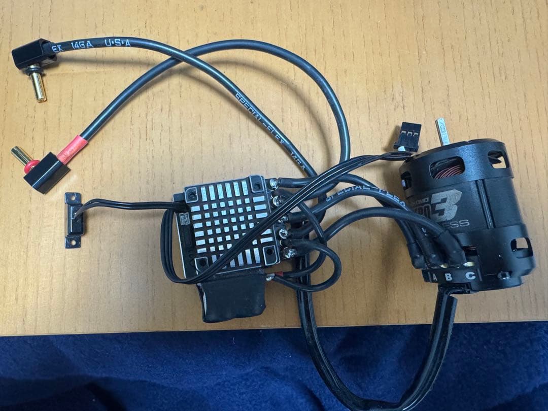 た品　ラジコン　ヨコモ　アンプ、モーターセット