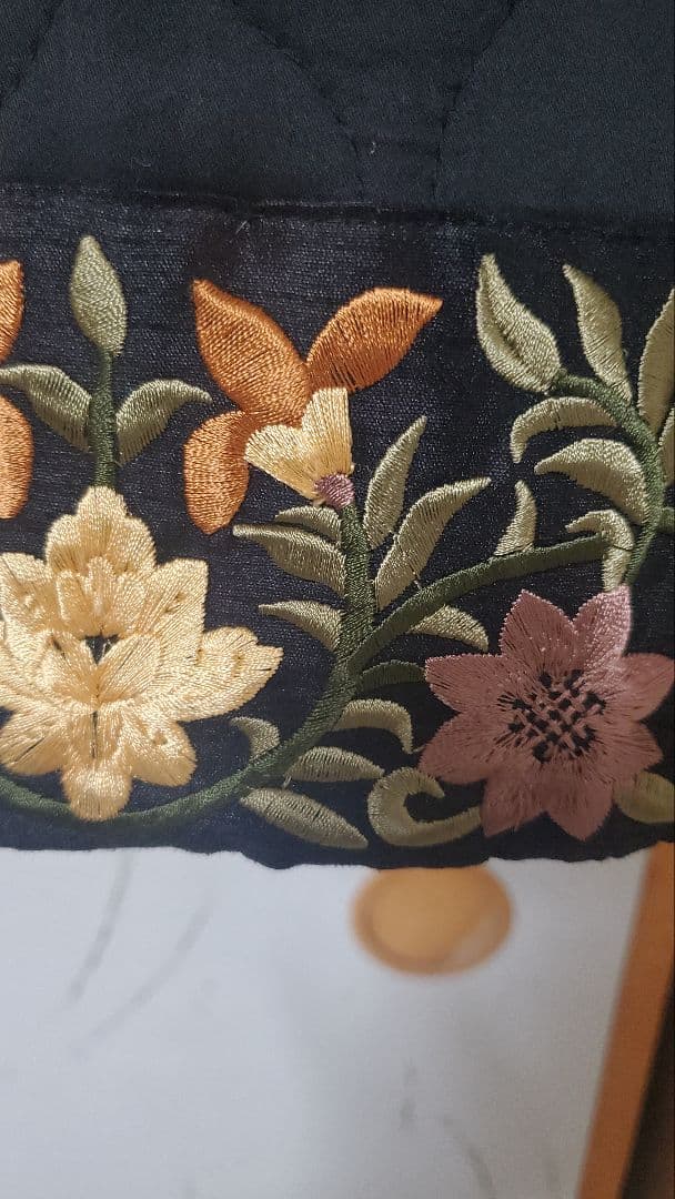 ミズイロインド　キルティング刺繍テープベスト