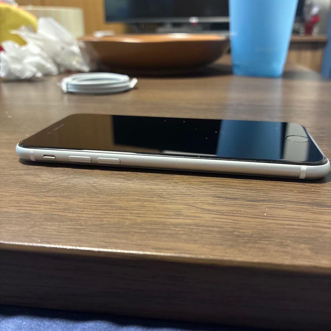 スマートフォン本体 iPhone se2 64GB